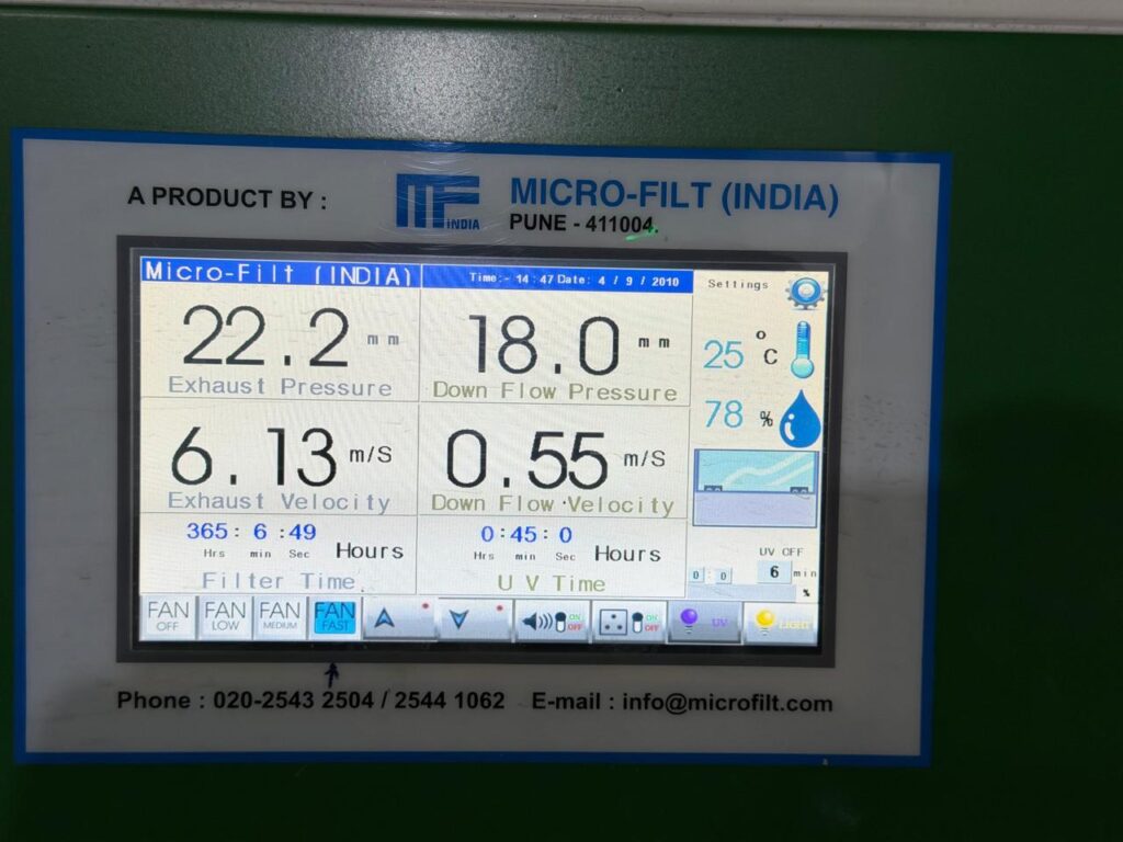 HEPA filter (High-Efficiency Particulate Air) present in this biosafety cabinet