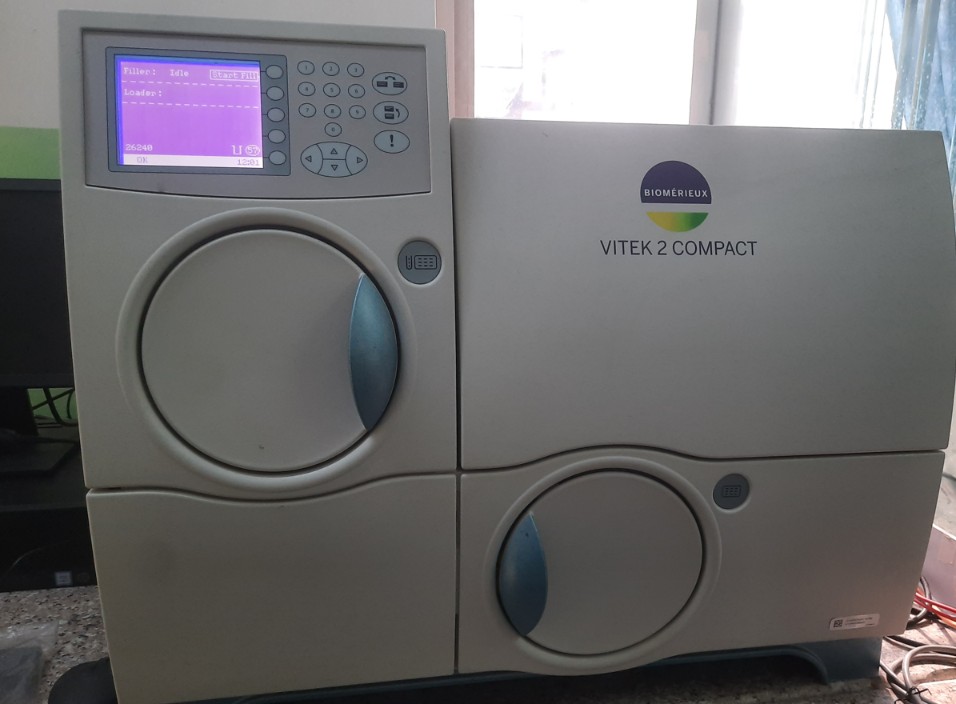 Vitek 2 Compact system for Yeast Identification