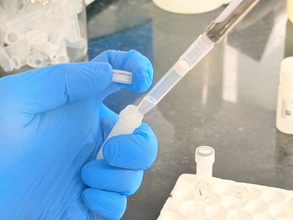 Transfering 400 µl of the clear supernatant into a Zymo-Spin™ III-F Filter